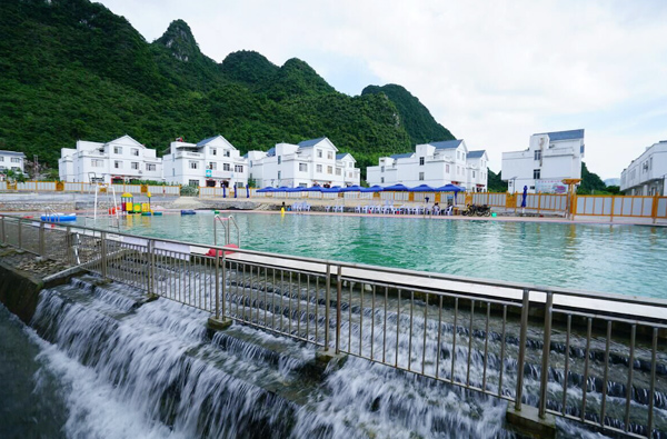 可爱村游泳池。